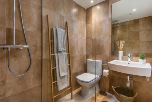 14-BATHROOM-SUNSET-GOLF-DISCOUNT-PROPERTY-CENTER-MARBELLA-oewzver8pylmgxhj75swztwbhok1j5w33tnn4ce3kw