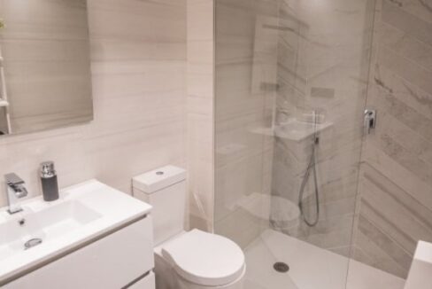 B10_Caprice_apartments_La-Quinta_Benahavis_bathroom_Jul-2019-of3wkkfbv8sqlaiy1pnrb15z79kzr6b0du796vgeqo