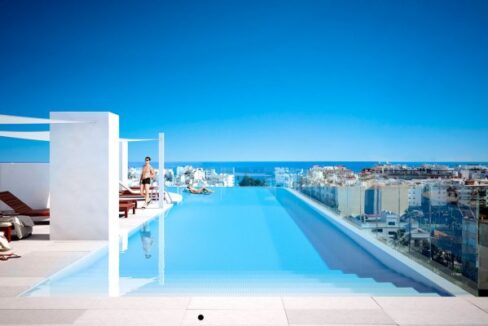 Rooftop-Pool-os2i3nyt2spcjlwzyetvxajt6pjsidg6fvuiooa65c